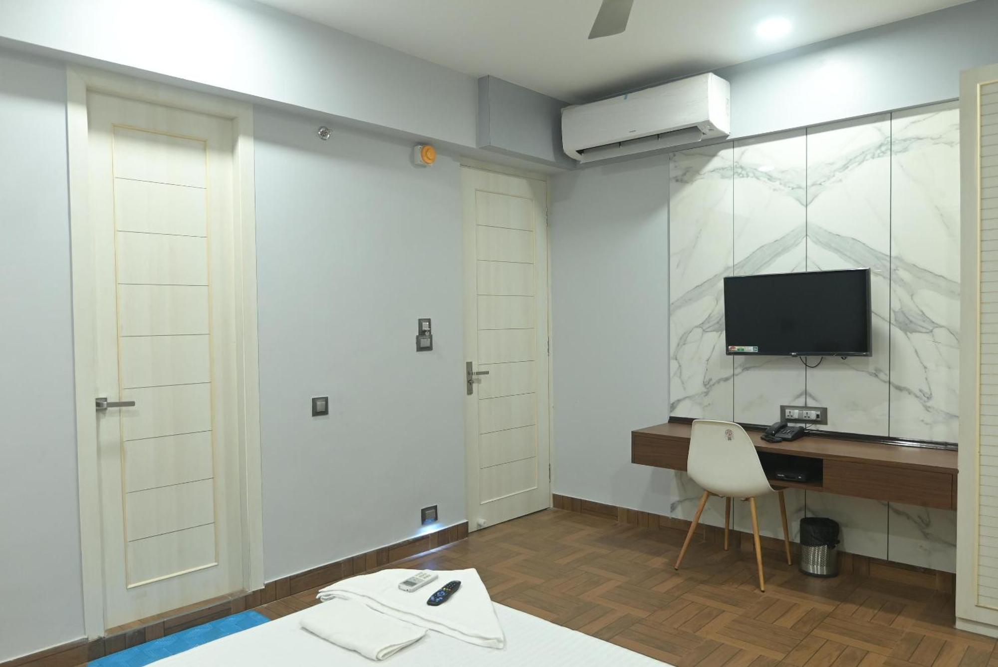 Hotel Nk7 Newtown Calcutta  Esterno foto